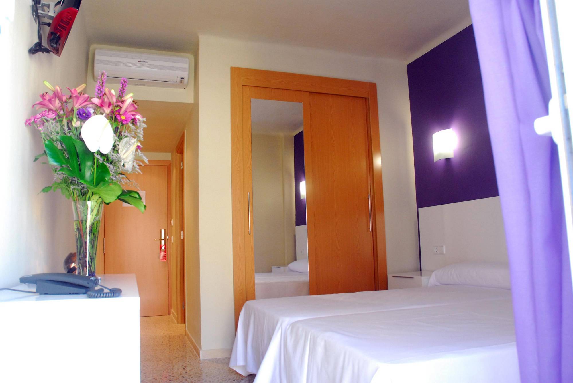 มอร์มาร์ โฮเต็ล Hotel โยเรตเดมาร์ ภายนอก รูปภาพ